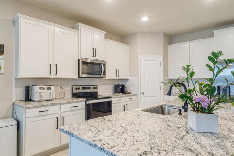 Villa ou maison à louer à Bradenton, Floride: 4 chambres, 191.01 m2 № 2412586 - photo 12