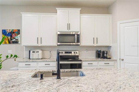 Villa ou maison à louer à Bradenton, Floride: 4 chambres, 191.01 m2 № 2412586 - photo 15