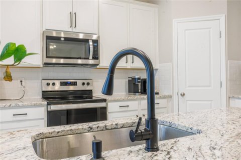 Villa ou maison à louer à Bradenton, Floride: 4 chambres, 191.01 m2 № 2412586 - photo 16