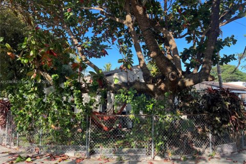 House in Miami, Florida 2 bedrooms, 100.89 sq.m. № 1738734 - photo 9