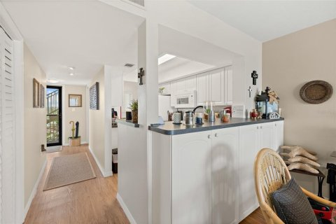 Condo in Cocoa Beach, Florida, 2 bedrooms  № 2355088 - photo 12