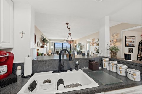 Condo in Cocoa Beach, Florida, 2 bedrooms  № 2355088 - photo 10