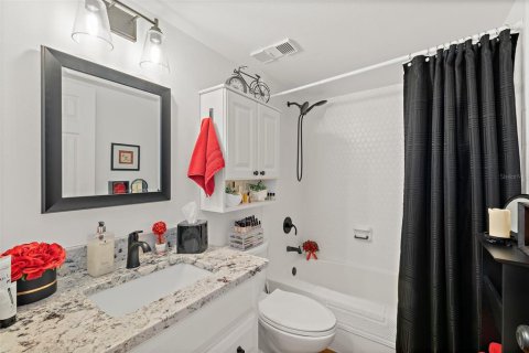 Condo in Cocoa Beach, Florida, 2 bedrooms  № 2355088 - photo 25