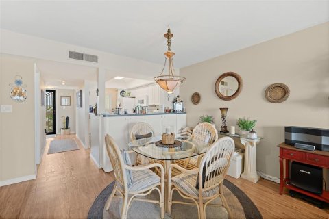 Condo in Cocoa Beach, Florida, 2 bedrooms  № 2355088 - photo 14