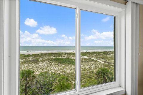 Condo in Cocoa Beach, Florida, 2 bedrooms  № 2355088 - photo 18
