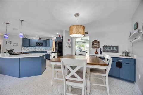 House in Bradenton, Florida 4 bedrooms, 223.24 sq.m. № 1910654 - photo 11