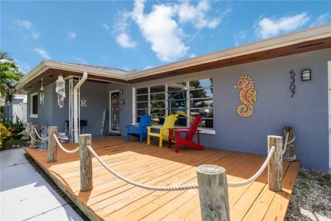 House in Bradenton, Florida 4 bedrooms, 223.24 sq.m. № 1910654 - photo 3