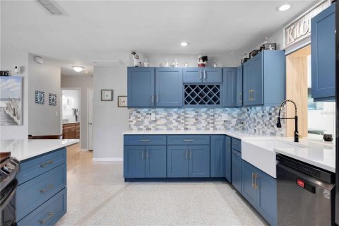 House in Bradenton, Florida 4 bedrooms, 223.24 sq.m. № 1910654 - photo 17