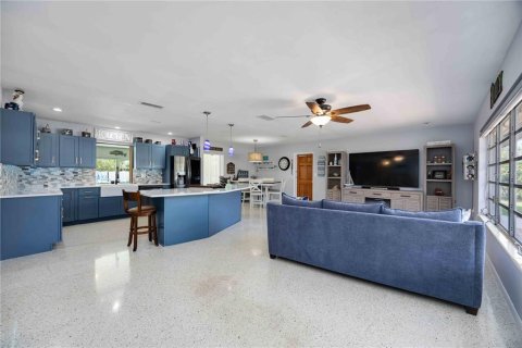 House in Bradenton, Florida 4 bedrooms, 223.24 sq.m. № 1910654 - photo 9