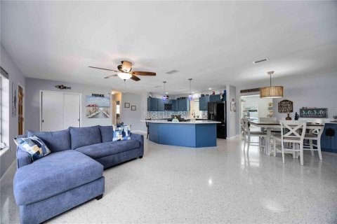 House in Bradenton, Florida 4 bedrooms, 223.24 sq.m. № 1910654 - photo 10