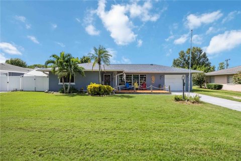 House in Bradenton, Florida 4 bedrooms, 223.24 sq.m. № 1910654 - photo 2