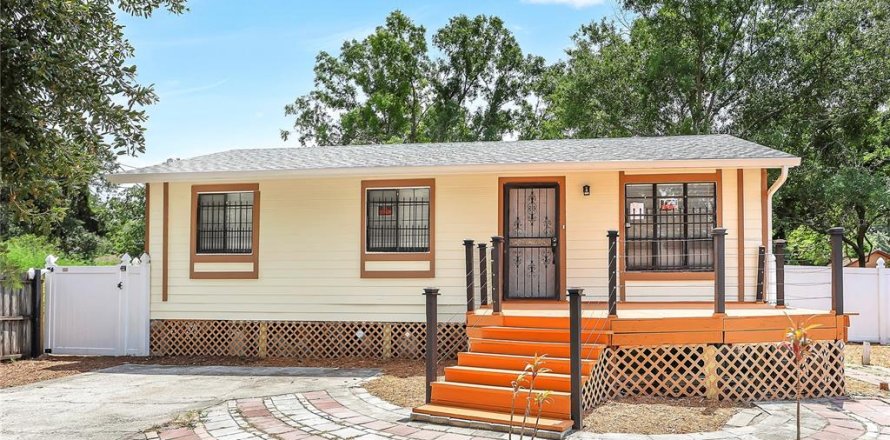 House in Orlando, Florida 3 bedrooms, 84.73 sq.m. № 1649690