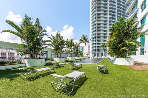 Condo in Miami, Florida, 2 bedrooms  № 1996025 - photo 27