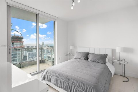 Condo in Miami, Florida, 2 bedrooms  № 1996025 - photo 19
