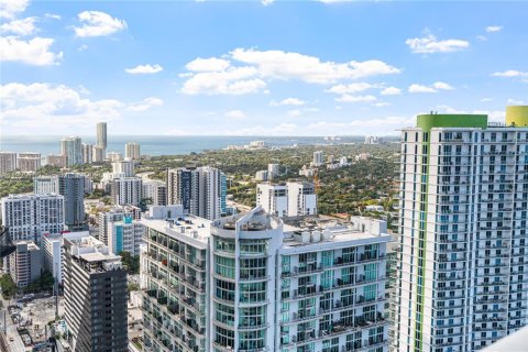 Condo in Miami, Florida, 2 bedrooms  № 1996025 - photo 25