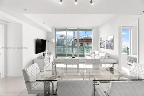 Condo in Miami, Florida, 2 bedrooms  № 1996025 - photo 3