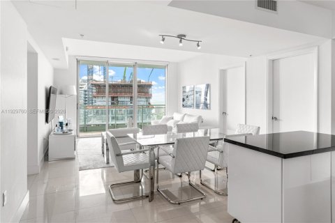 Condo in Miami, Florida, 2 bedrooms  № 1996025 - photo 9