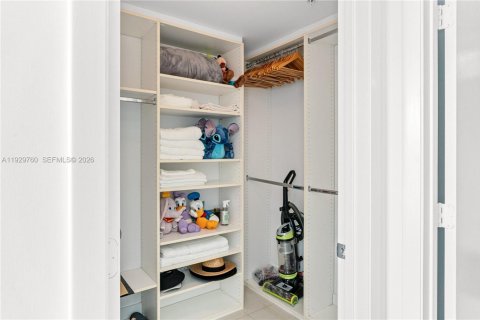 Condo in Miami, Florida, 2 bedrooms  № 1996025 - photo 16