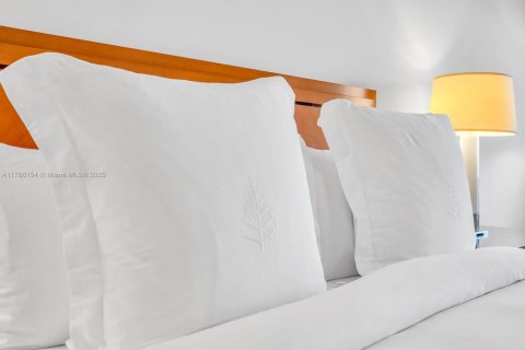 Copropriété à louer à Miami, Floride: 2 chambres, 167.32 m2 № 1985455 - photo 16