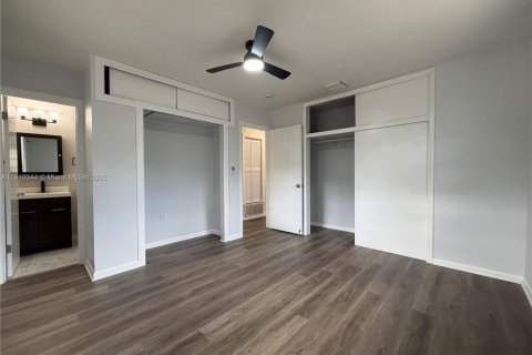 Villa ou maison à louer à Miami, Floride: 3 chambres, 170.38 m2 № 1966368 - photo 13