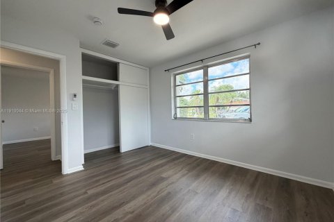 Villa ou maison à louer à Miami, Floride: 3 chambres, 170.38 m2 № 1966368 - photo 15