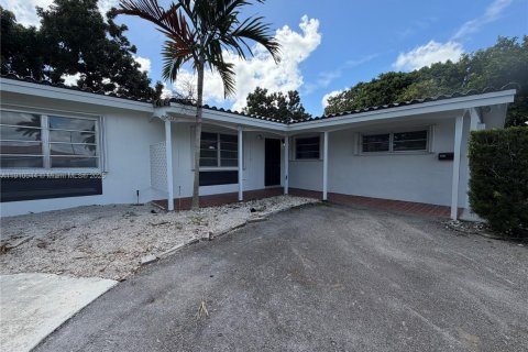 Villa ou maison à louer à Miami, Floride: 3 chambres, 170.38 m2 № 1966368 - photo 2