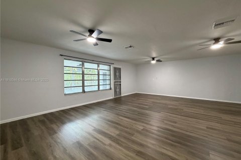 Villa ou maison à louer à Miami, Floride: 3 chambres, 170.38 m2 № 1966368 - photo 7