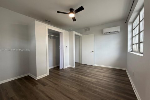 Villa ou maison à louer à Miami, Floride: 3 chambres, 170.38 m2 № 1966368 - photo 9