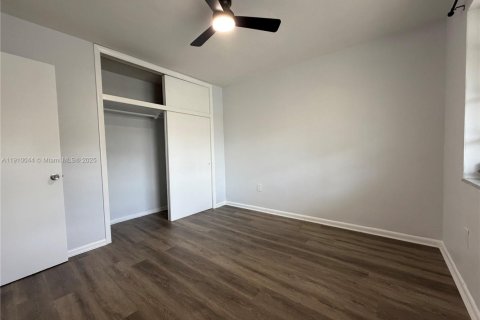 Villa ou maison à louer à Miami, Floride: 3 chambres, 170.38 m2 № 1966368 - photo 10