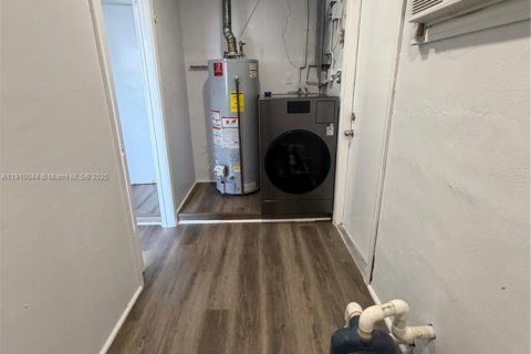 Villa ou maison à louer à Miami, Floride: 3 chambres, 170.38 m2 № 1966368 - photo 14