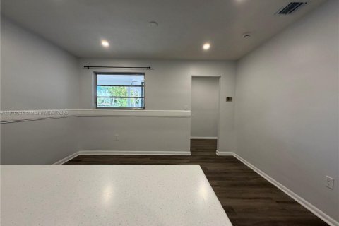 Villa ou maison à louer à Miami, Floride: 3 chambres, 170.38 m2 № 1966368 - photo 3