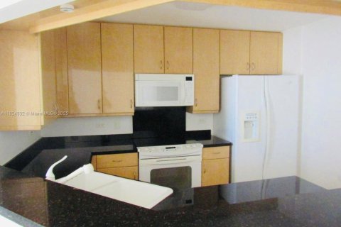 Купить кондоминиум в Майами, Флорида 1 спальня, 81.57м2, № 1957948 - фото 8