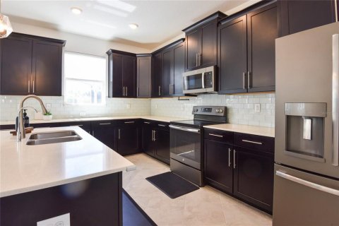 Casa en venta en Davenport, Florida, 4 dormitorios, 232.07 m2 № 2381272 - foto 11