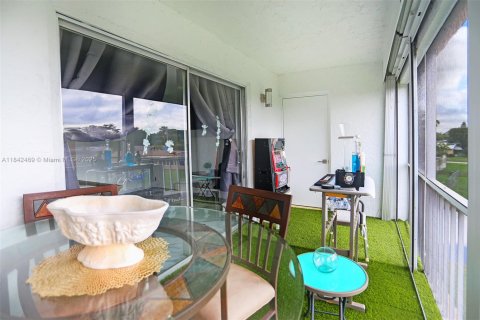 Condo in Margate, Florida, 2 bedrooms  № 1839128 - photo 13