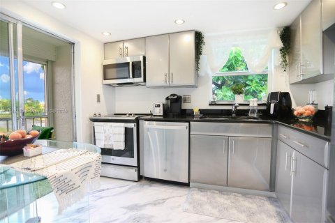 Condo in Margate, Florida, 2 bedrooms  № 1839128 - photo 9