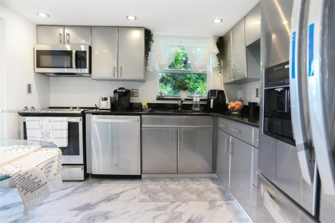 Condo in Margate, Florida, 2 bedrooms  № 1839128 - photo 8