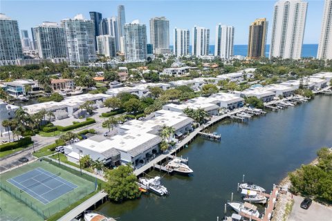 Adosado en venta en Sunny Isles Beach, Florida, 4 dormitorios, 225.29 m2 № 1852072 - foto 3