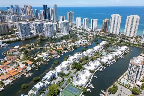 Adosado en venta en Sunny Isles Beach, Florida, 4 dormitorios, 225.29 m2 № 1852072 - foto 5
