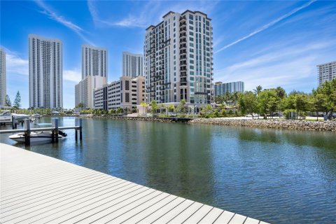 Adosado en venta en Sunny Isles Beach, Florida, 4 dormitorios, 225.29 m2 № 1852072 - foto 25