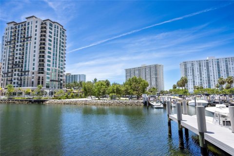 Adosado en venta en Sunny Isles Beach, Florida, 4 dormitorios, 225.29 m2 № 1852072 - foto 24