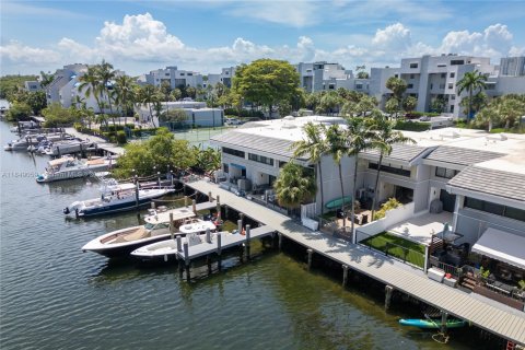 Adosado en venta en Sunny Isles Beach, Florida, 4 dormitorios, 225.29 m2 № 1852072 - foto 4