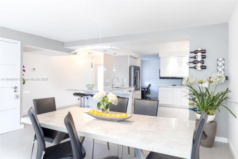 Adosado en venta en Sunny Isles Beach, Florida, 4 dormitorios, 225.29 m2 № 1852072 - foto 15