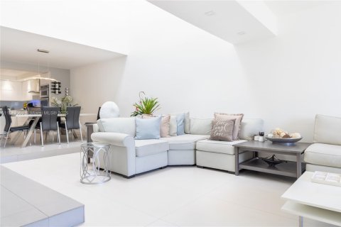 Adosado en venta en Sunny Isles Beach, Florida, 4 dormitorios, 225.29 m2 № 1852072 - foto 9