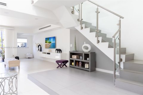 Adosado en venta en Sunny Isles Beach, Florida, 4 dormitorios, 225.29 m2 № 1852072 - foto 7