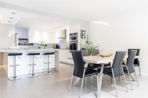 Adosado en venta en Sunny Isles Beach, Florida, 4 dormitorios, 225.29 m2 № 1852072 - foto 11