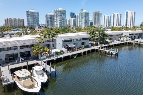 Adosado en venta en Sunny Isles Beach, Florida, 4 dormitorios, 225.29 m2 № 1852072 - foto 6