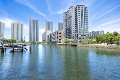 Adosado en venta en Sunny Isles Beach, Florida, 4 dormitorios, 225.29 m2 № 1852072 - foto 26