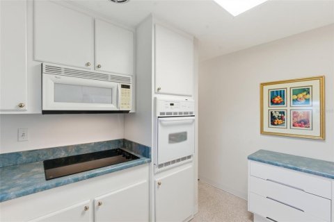 House in Englewood, Florida 2 bedrooms, 119.29 sq.m. № 2112975 - photo 16