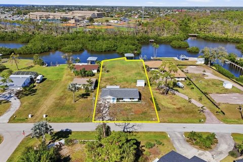 House in Englewood, Florida 2 bedrooms, 119.29 sq.m. № 2112975 - photo 5