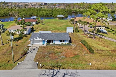 House in Englewood, Florida 2 bedrooms, 119.29 sq.m. № 2112975 - photo 6
